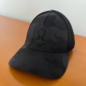Men’s Lululemon Trucker Hat Logo Size S/M